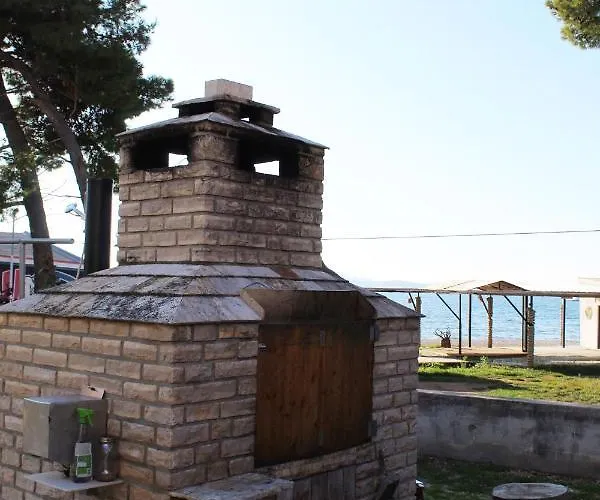 アパート By The Sea Pirovac, Sibenik - 14820 ピロヴァッツ